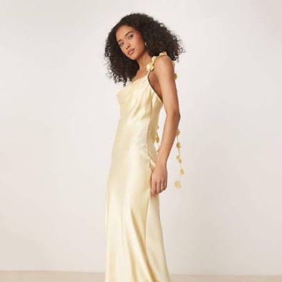 Dresses & Skirts - Yellow maxi dress